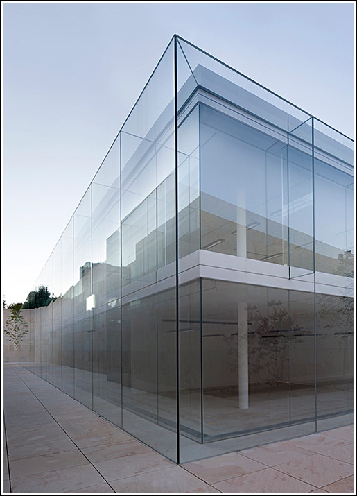 Flooring mounted type full glass facade