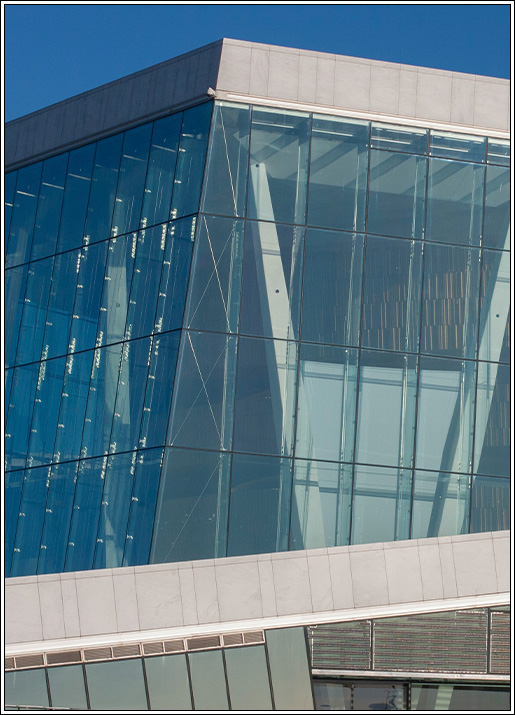 Hanging type full glass facade