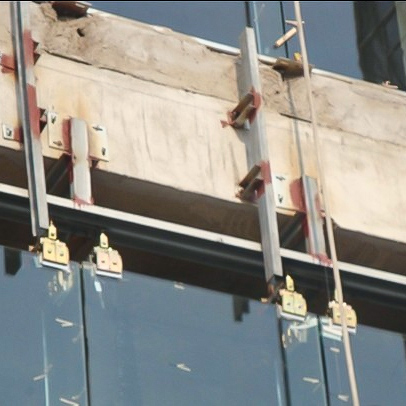Proceso de instalación e construción de muro cortina de vidro colgante h